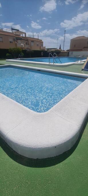 Bungalow Avec Piscine Torrevieja Exterior foto